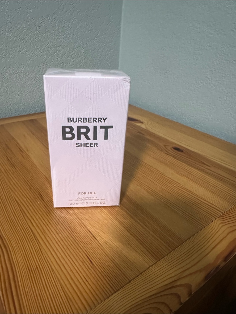Burberry Brit Sheer - Pale Pink Women's Fragrance Box